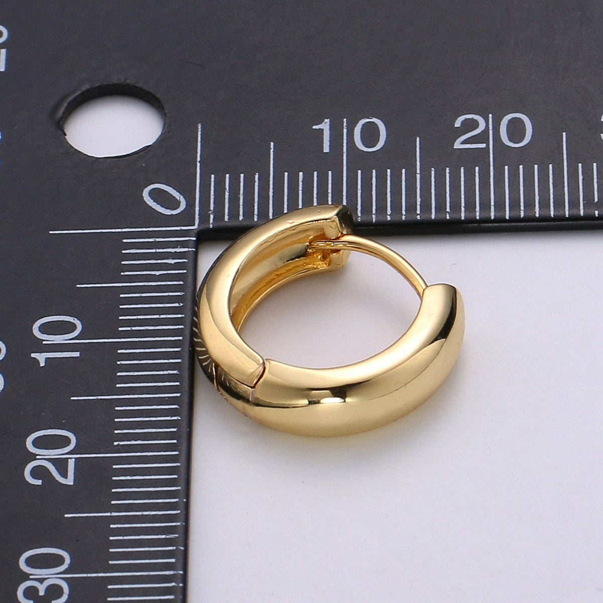 #246 HUGGIE Small Huggie Hoop Earrings