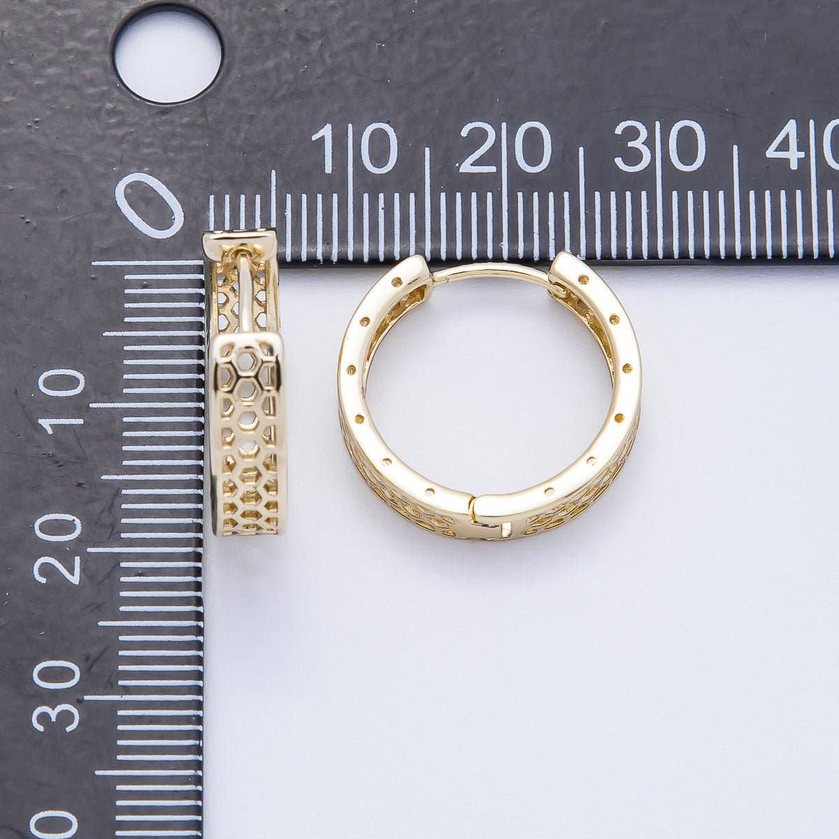#139 | 14K Gold Filled 19mm Round Filigree Open Huggie Earrings