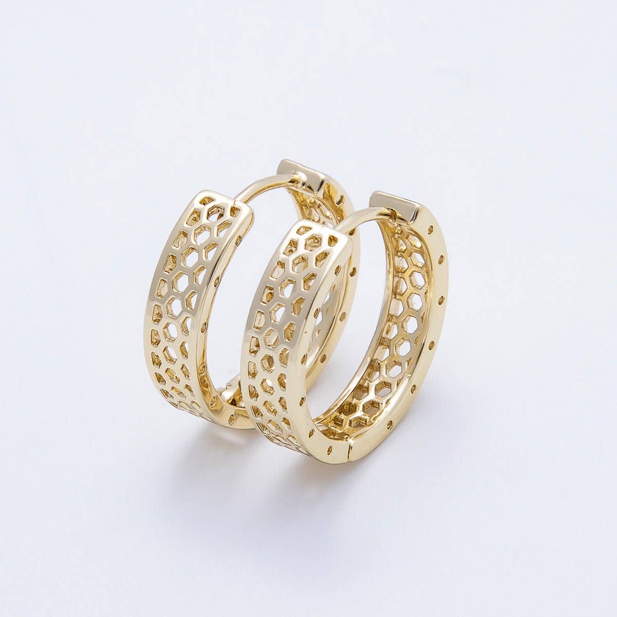 #139 | 14K Gold Filled 19mm Round Filigree Open Huggie Earrings
