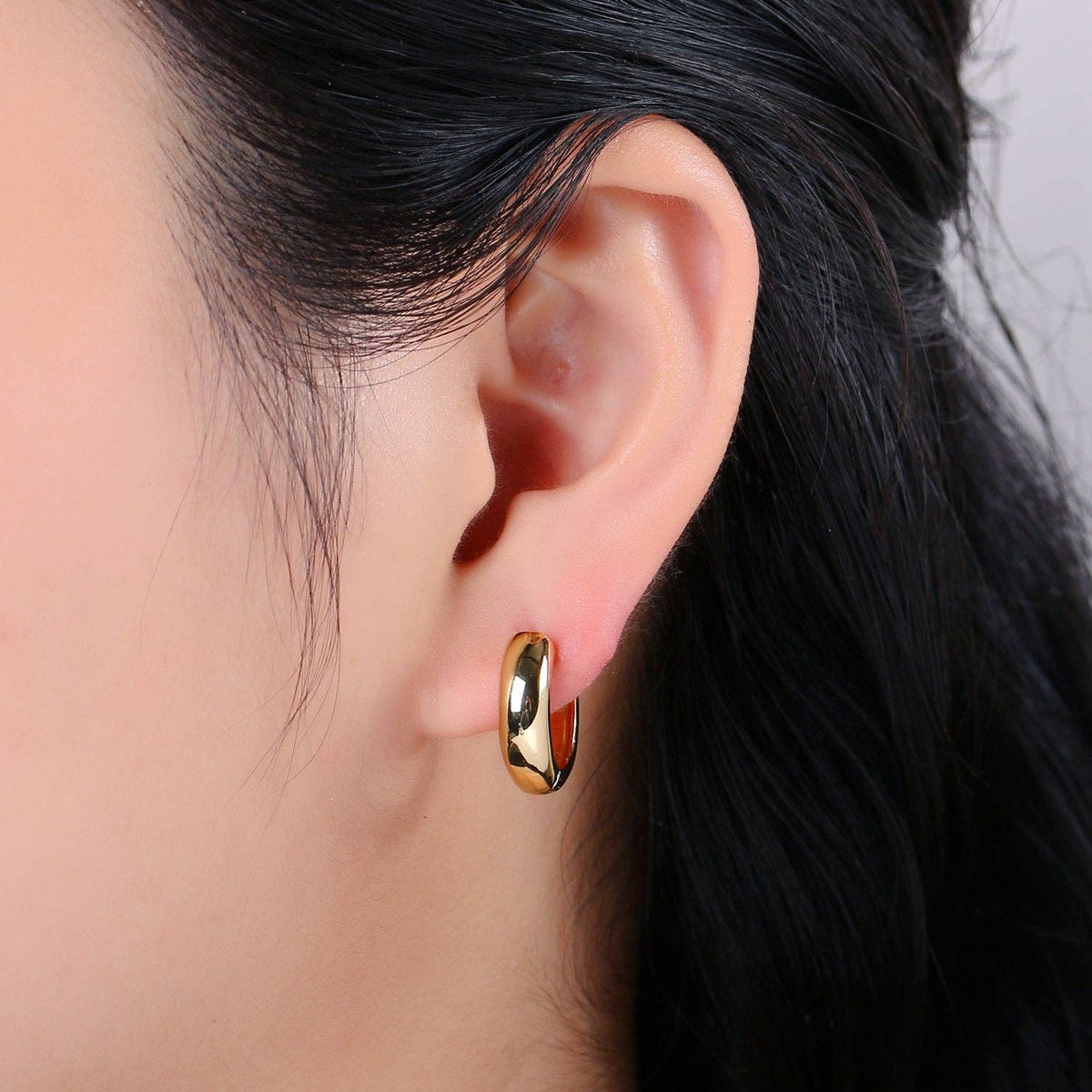 #246 HUGGIE Small Huggie Hoop Earrings